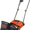 Black & Decker BLACK+DECKER GD300-QS Verticuteermachine - 600W - 30cm - Incl. 30 Liter Opvangbak 1 Black & Decker BLACK+DECKER GD300-QS Verticuteermachine - 600W - 30cm - Incl. 30 Liter Opvangbak -Tuingereedschap Serie Winkel 1047x1200