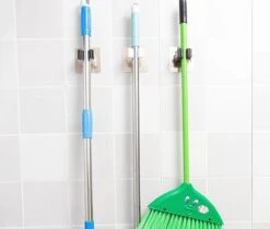 Bezem Houder - Zelfklevend - Zilverkleurig -Tuingereedschap Serie Winkel 1200x1022 2