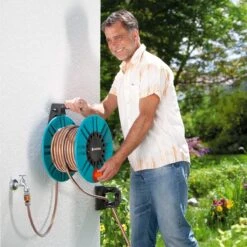 GARDENA - Wandslanghouder 60 Met Slanggeleider - Slanghouder - Maximale Capaciteit 60 Meter -Tuingereedschap Serie Winkel 1200x1200 2281