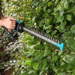 GARDENA - EasyCut 420/45 - Heggenschaar (gemotoriseerd) - Meslengte 45cm - Tandmes Opening 18mm -Tuingereedschap Serie Winkel 1200x1200 230