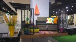 Keter - Hudson Bench Box - 2-zits Bank - Opbergbox - Hout Look & Feel - 227L - 138x63x89cm - Antraciet -Tuingereedschap Serie Winkel 1200x674 6