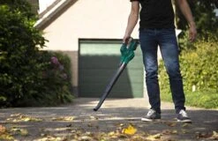 VONROC Accu Bladblazer – VPower 20V – 2 Standen – Max. Blaassnelheid 190km/u – Incl. Accu En Oplader -Tuingereedschap Serie Winkel 1200x778