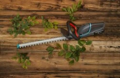 GARDENA - ComfortCut 50/18V-P4A Ready-To-Use Set - Heggenschaar -Tuingereedschap Serie Winkel 1200x789 2