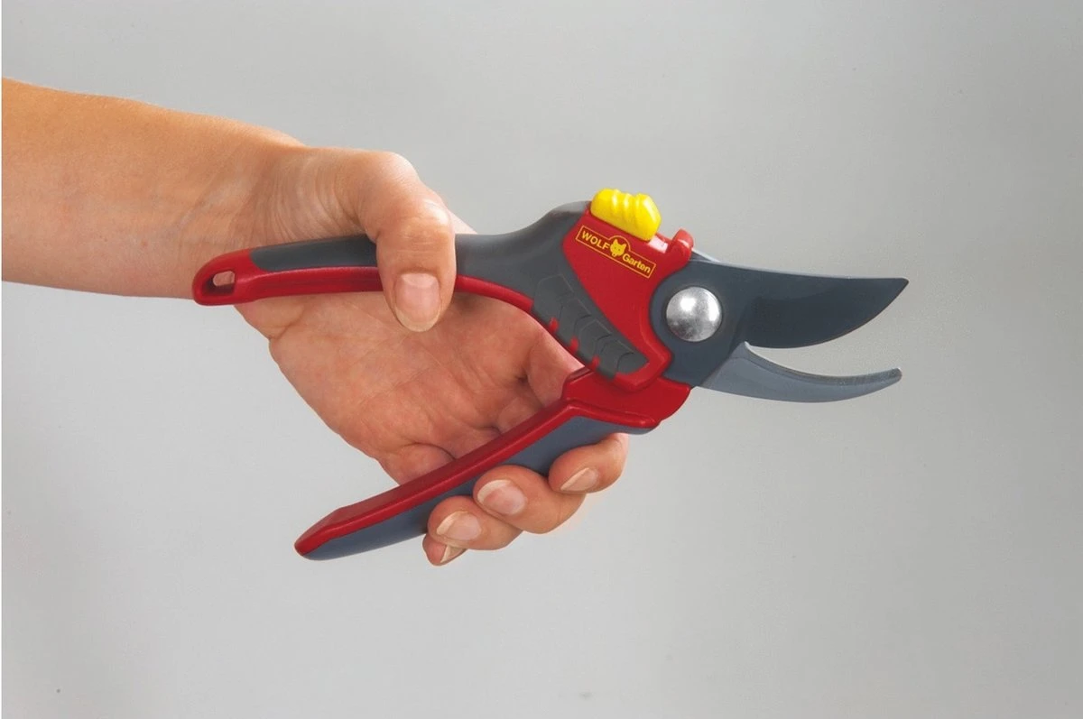 WOLF-Garten Snoeischaar "Premium Plus" RR 4000 - Max. Knipdiameter 22 Mm - Links- En Rechtshandige - Softinleg Handgreep - Snijhoek 30° - Voor Grote Handen - Vervangbare Messen 4 WOLF-Garten Snoeischaar "Premium Plus" RR 4000 - Max. Knipdiameter 22 Mm - Links- En Rechtshandige - Softinleg Handgreep - Snijhoek 30° - Voor Grote Handen - Vervangbare Messen - Afbeelding 2
