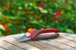 WOLF-Garten Snoeischaar "Premium Plus" RR 4000 - Max. Knipdiameter 22 Mm - Links- En Rechtshandige - Softinleg Handgreep - Snijhoek 30° - Voor Grote Handen - Vervangbare Messen 22 WOLF-Garten Snoeischaar "Premium Plus" RR 4000 - Max. Knipdiameter 22 Mm - Links- En Rechtshandige - Softinleg Handgreep - Snijhoek 30° - Voor Grote Handen - Vervangbare Messen -Tuingereedschap Serie Winkel 1200x798 2