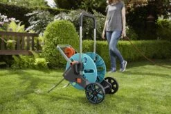 GARDENA - AquaRoll M CleverRoll Easy Slangenwagen - Maximaal 60 Meter - Inklapbare Zwengel -Tuingereedschap Serie Winkel 1200x799 239