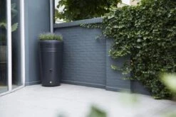 Elho Green Basics Regenton - Regenton - Living Black - Buiten - 200 Liter -Tuingereedschap Serie Winkel 1200x800 623