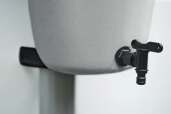 Elho Green Basics Rain Catcher 33 - Regenton Voor Balkonbuiten - Ø 33.5 X H 73.5 Cm - Grijs/Living Concrete 17 Elho Green Basics Rain Catcher 33 - Regenton Voor Balkonbuiten - Ø 33.5 X H 73.5 Cm - Grijs/Living Concrete -Tuingereedschap Serie Winkel 1200x800 662