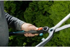 GARDENA - 2 In 1 EnergyCut Heggenschaar - 2.5x Meer Kracht - Totale Lengte 60 Cm -Tuingereedschap Serie Winkel 1200x813 1