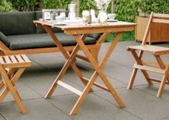 Bistro Set Hout Balkonset FSC – Patio Set Tuin – Houten Frans Tuinsetje – Kleine Tuinset – Complete Kleine Balkon Tafelset Met Gratis Bijzettafel – Hardhout FSC Balkonstoelen & Balkon Tafel - Tuintafel En Stoelen - Bistroset Van Hout – Balcony Set -Tuingereedschap Serie Winkel 1200x857 8