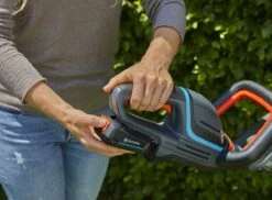 GARDENA - ComfortCut 50/18V-P4A Ready-To-Use Set - Heggenschaar -Tuingereedschap Serie Winkel 1200x885