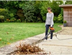 Black & Decker BLACK+DECKER BEBLV300SB-QS Bladblazer - 404 Km/u - 3000W - Zuig-/blaasfunctie - Gesnoerd -Tuingereedschap Serie Winkel 1200x911 1