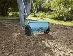 GARDENA - Strooiwagen L - Strooikar - 400m2 - 12.5 Liter -Tuingereedschap Serie Winkel 1200x933 1