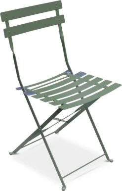 EMILIA Bistroset - 2 Inklapbare Stoelen En Een Ronde Tafel Van Gepoedercoat Staal Met Matte Afwerking – Groengrijs -Tuingereedschap Serie Winkel 768x1200 1