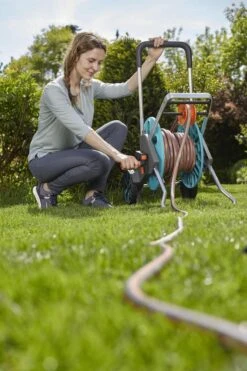 GARDENA - AquaRoll M CleverRoll Easy Slangenwagen - Maximaal 60 Meter - Inklapbare Zwengel -Tuingereedschap Serie Winkel 799x1200 84