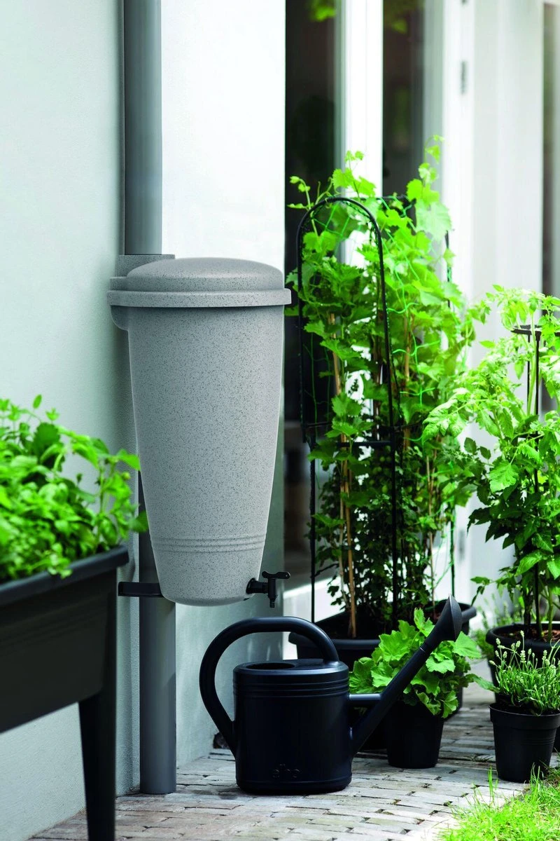 Elho Green Basics Rain Catcher 33 - Regenton Voor Balkonbuiten - Ø 33.5 X H 73.5 Cm - Grijs/Living Concrete 7 Elho Green Basics Rain Catcher 33 - Regenton Voor Balkonbuiten - Ø 33.5 X H 73.5 Cm - Grijs/Living Concrete - Afbeelding 5